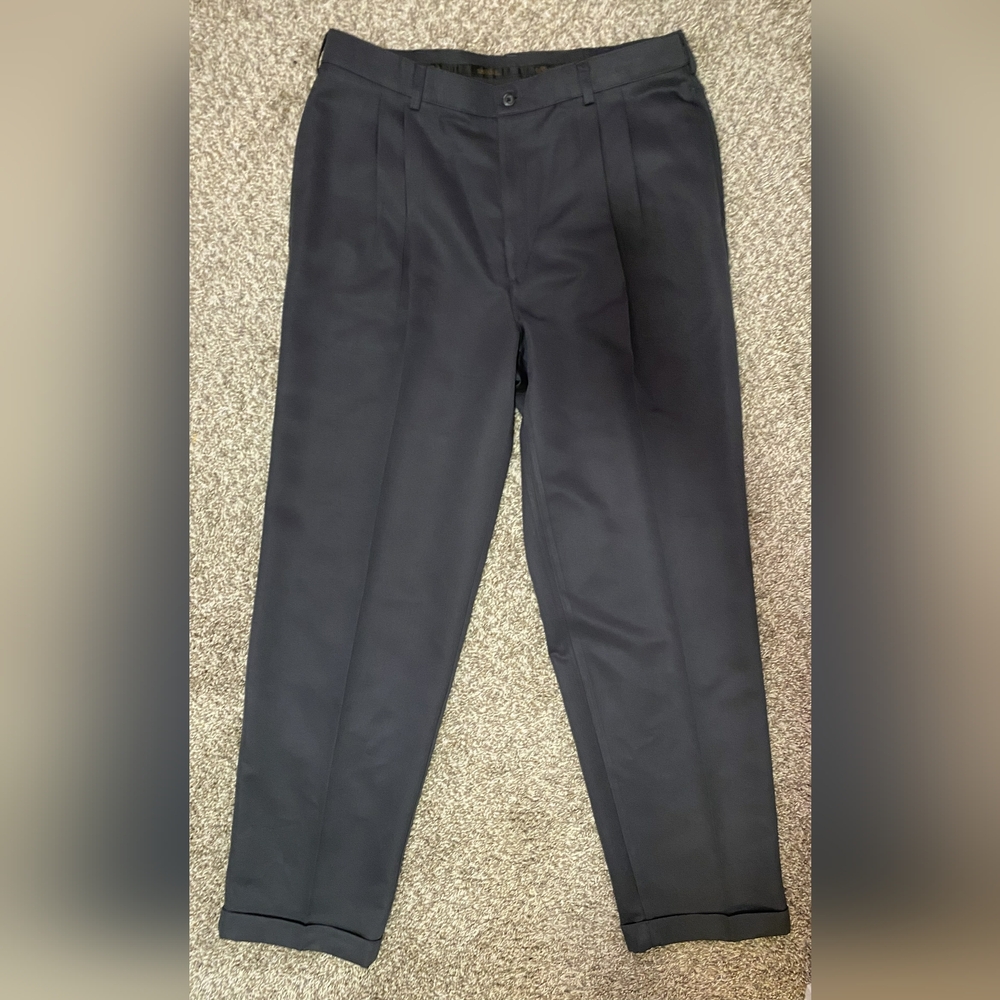 Savane Silkworks Luxury Touch Performance Fabrics Men’s Pleated Navy Blue Pants